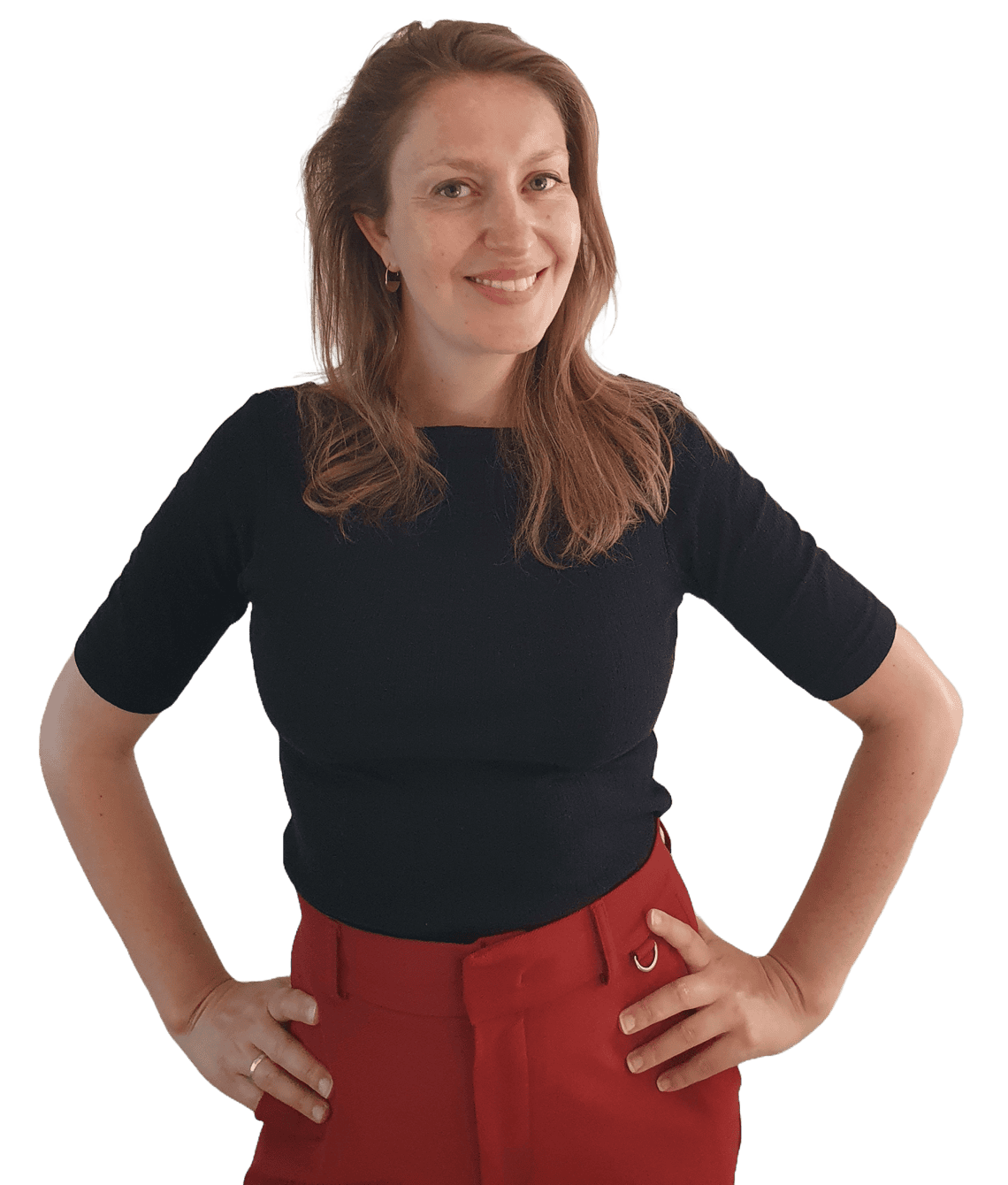 Maake met handen in de zij, kijkt vooruit